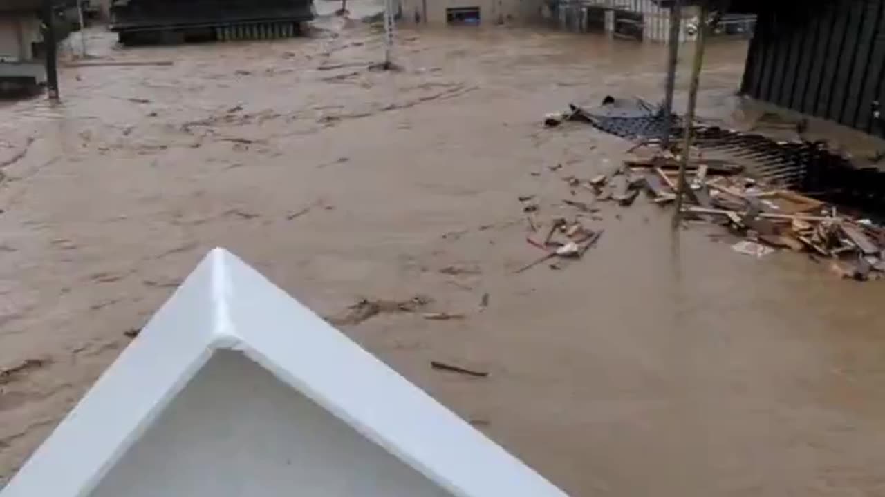 🚨 Major flooding occurring in Ishikawa Prefecture, Japan.