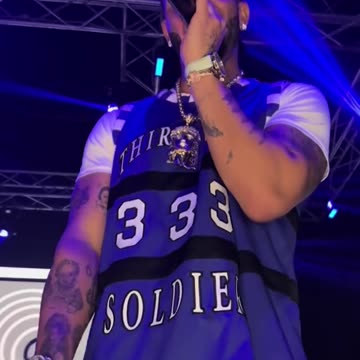 Drake makes eye contact with me!