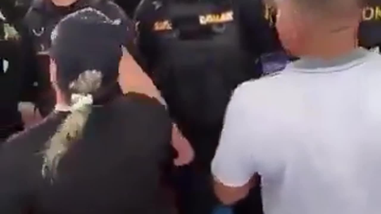 Military and police from the Maduro dictatorship prevent thousands of Venezuelans from voting