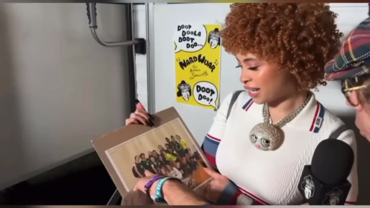 Nardwuar shows IceSpice old pictures of her in her volleyball team