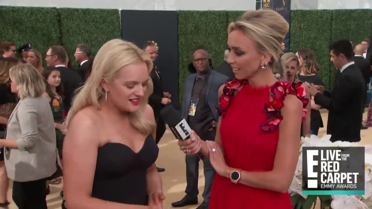 Elisabeth Moss Says The Handmaid's Tale Cast Has Taylor Swift Sing-Alongs to "Unwind"