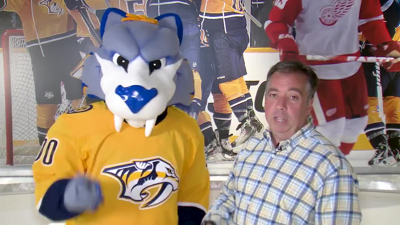 Hockey team endorses Democrat mayor