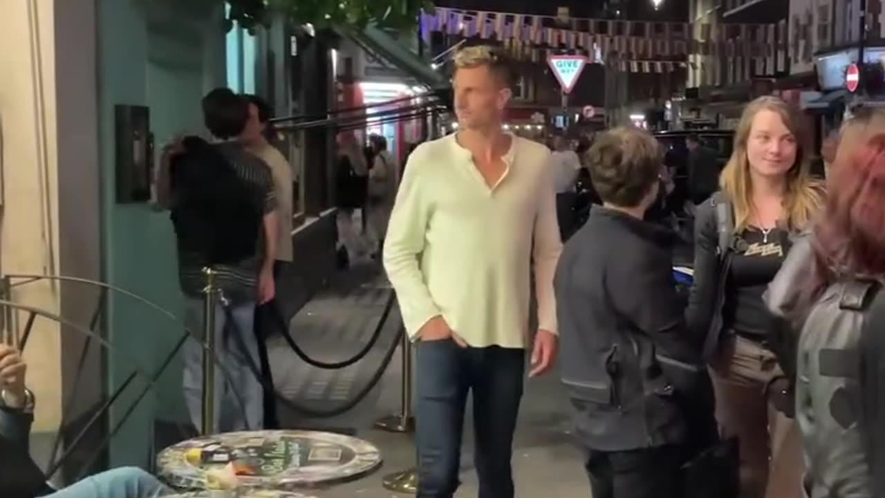London nightlife scenes in Leicester Square, Piccadil