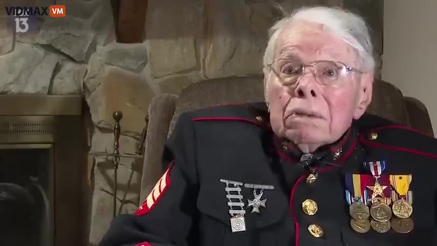 USA l 100 yr old Veteran Breaks Down Because of what is Happening in US