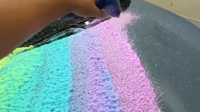 Before washing the car, spray the colored foam car.