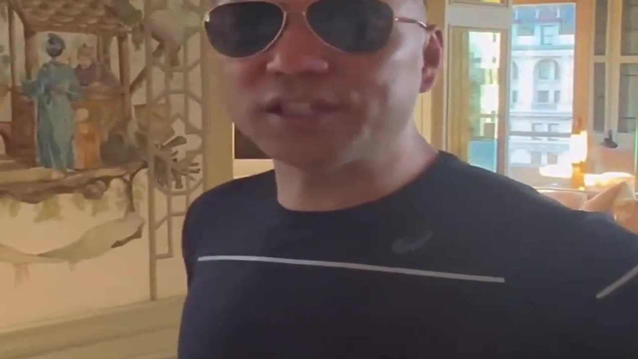 20221027文贵先生GETTR¹： #世纪大谈判：海外中国共产党有关联的基金资产几乎是跳水状态。共产党说不惜代价稳定人民币的汇率、香港和上海的股市、技术瓶颈，要和美国来一场世纪大谈判！