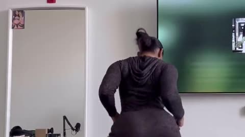 Girl in black twerk..