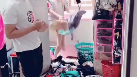 Istri ngeluarin jurus kungfu 😂😂🤣