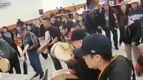 Les Peuples du Canada S'unissent ensemble pour soutenir les Camionneurs