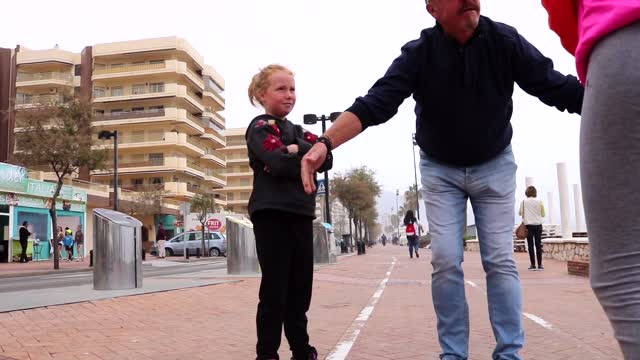 Awesome Kids Reaction to Meeting with Puppy