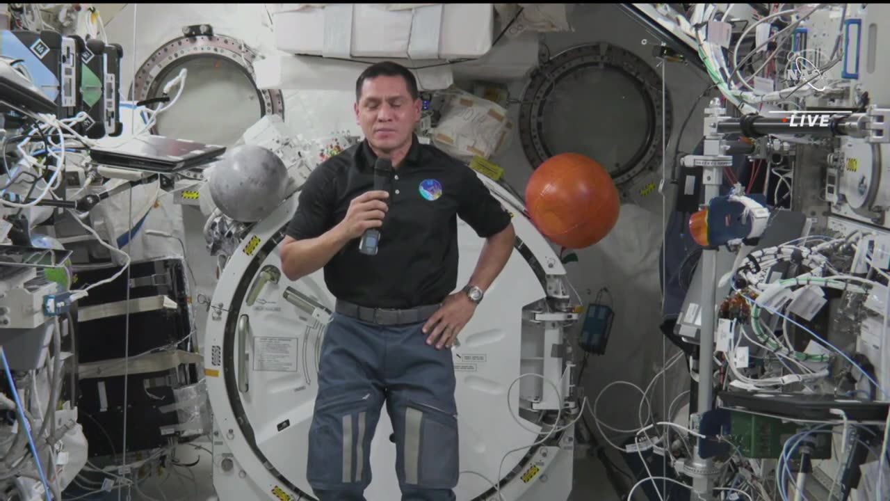 Frank Rubio conversa desde el espacio con Diana Trujillo NASA ID.