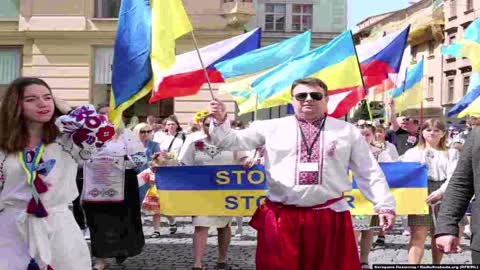 "Stop-Putin.--Stop-the-war-":-thousands-of-Ukrainians-marched-in-the-center-of-Prague