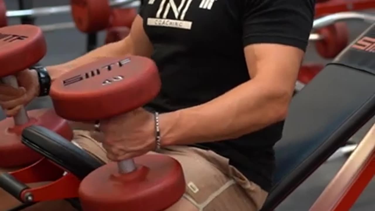 INCLINED DUMBBELL BENCH PRESS