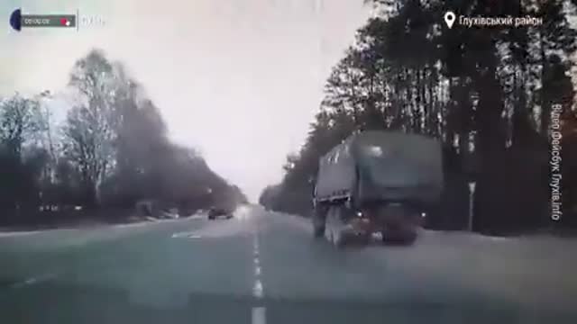 Russian army BTR 80A conducts Combat Driveby on Ukrainian HQ Truck in the Sumy Region of Ukraine