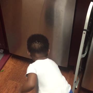 Little Boy Is So Offended By Spinach Flavor He Throws Away It Twice