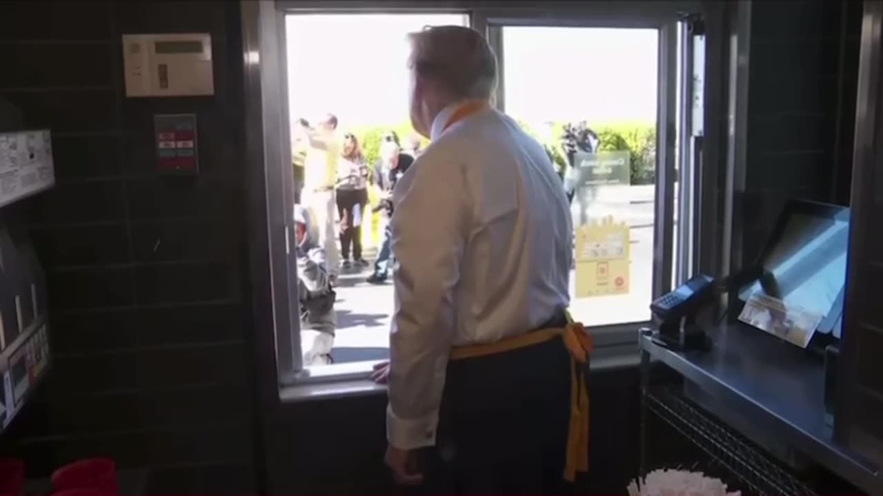 PRESIDENT TRUMP WORKING MCDONALDS VIDEO12 #TRUMP24