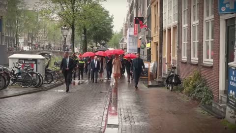 Máxima op de Wallen voor opening Majoor Bosshardthuis