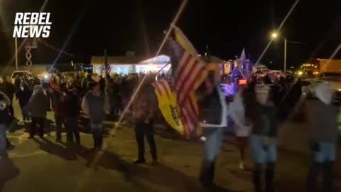 US Convoy greeted by hundreds of supporters