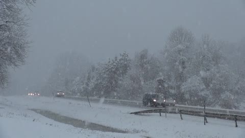 US Northeast hit with Thanksgiving snowstorm