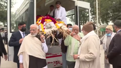 Mortal remains of Heeraben Modi brought to a crematorium.