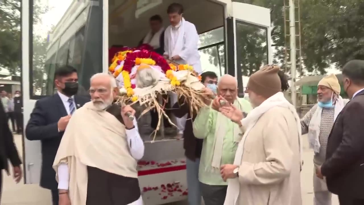 Mortal remains of Heeraben Modi brought to a crematorium.