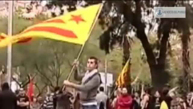 Cataluña| Separatistas atacan y golpean un padre y sus hijos por llevar bandera de España