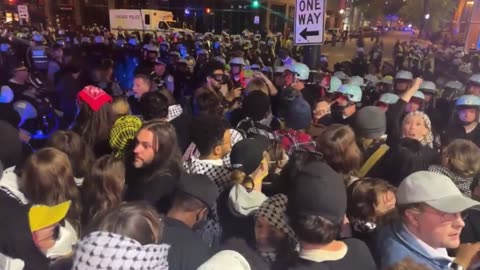 RIOTS IN CHICAGO at THE DNC ! POLICE in FORCE!