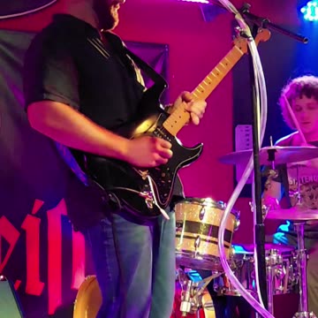 Mason Henderson (Saucy FuzZ) - LIVE @ Undertow (Short 14)