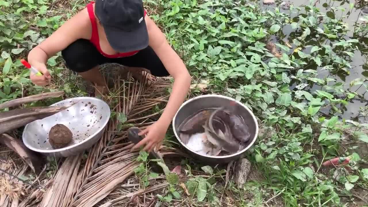 Best Girl Fishing For Huge Catfish