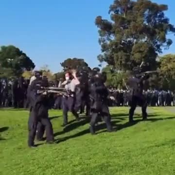 Australia police protest rubber bullets