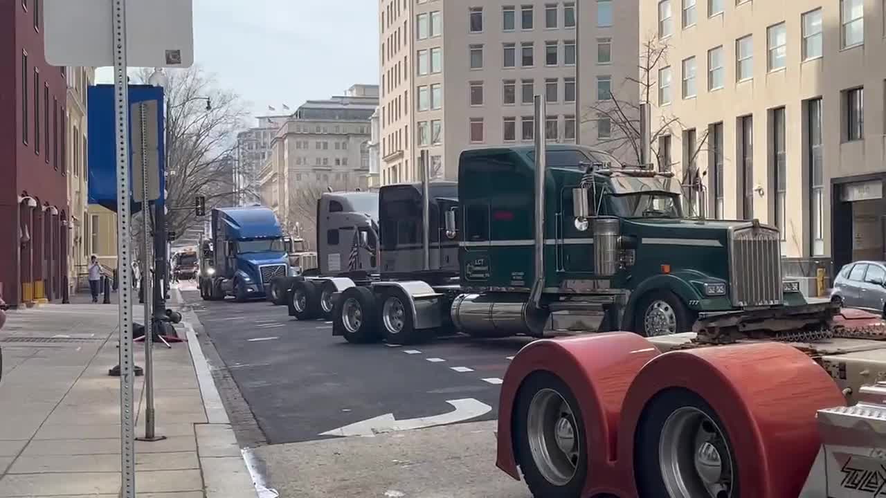 US people's Convoy only one block away from the Whitehouse