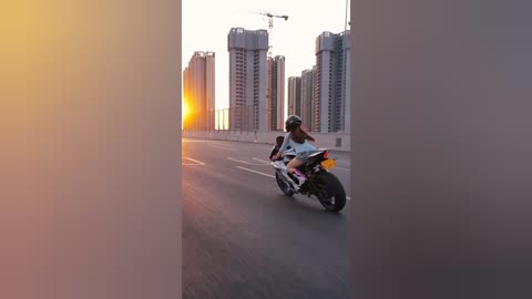 Beautiful Bike And Beautiful Girl 😍