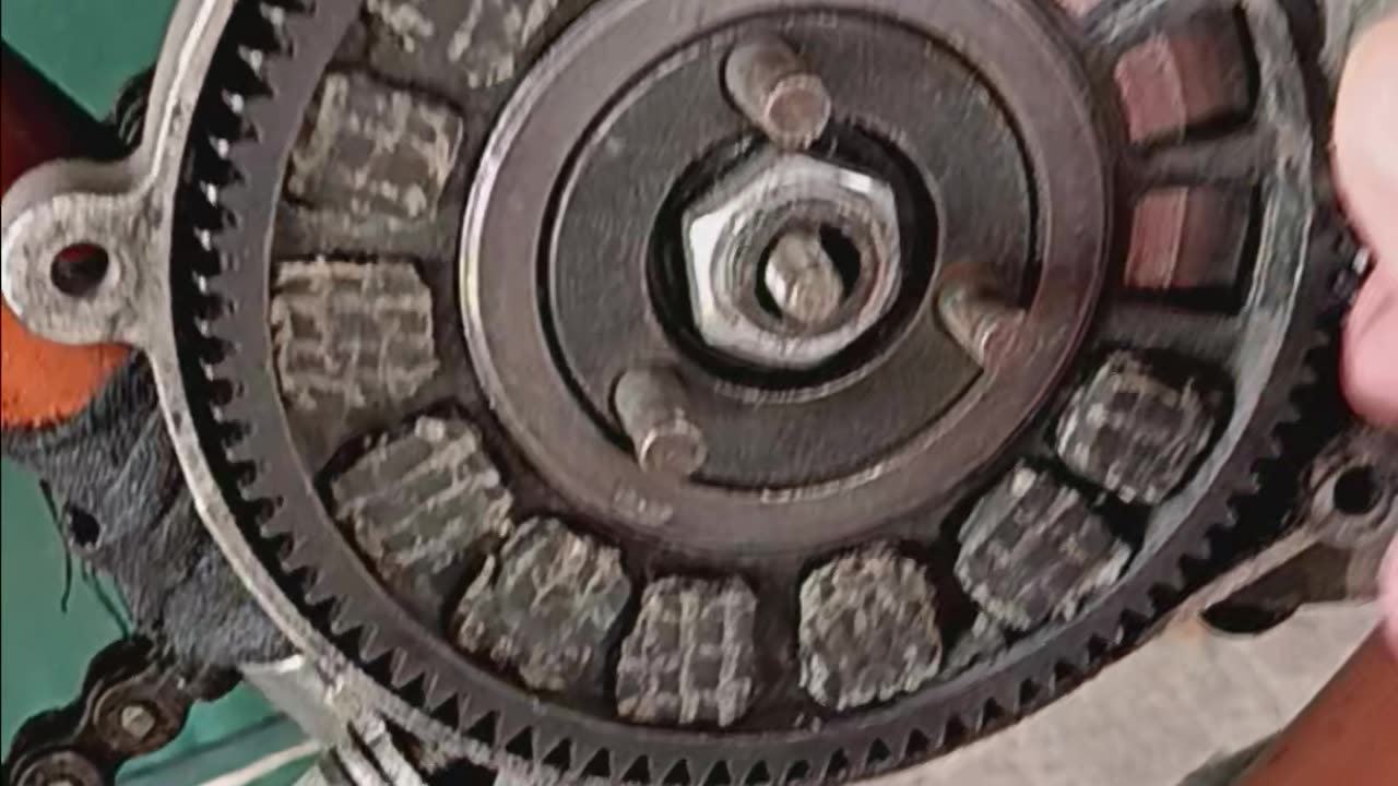 Changing clutch pads on motorized bike