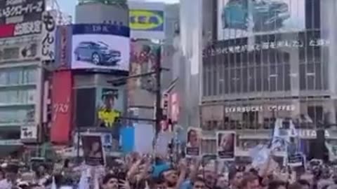 Japanese people in streets for support Israel