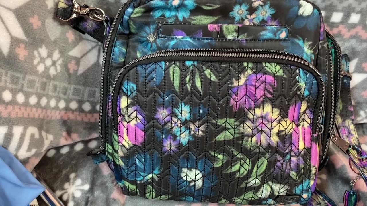 What's in my Lug Ranger Crossbody Bag in Bloom Black