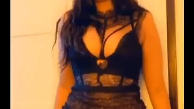 gril Hot Dance