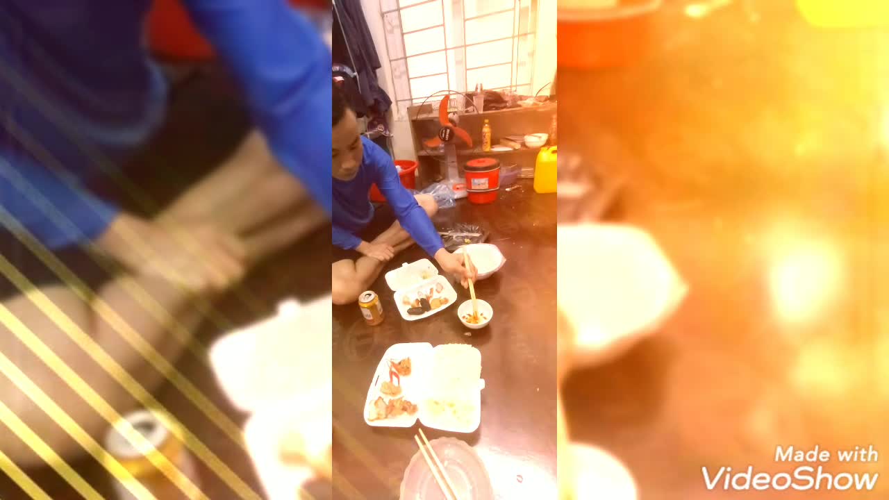 After the holidays, the brothers bought a bento and ate at the room