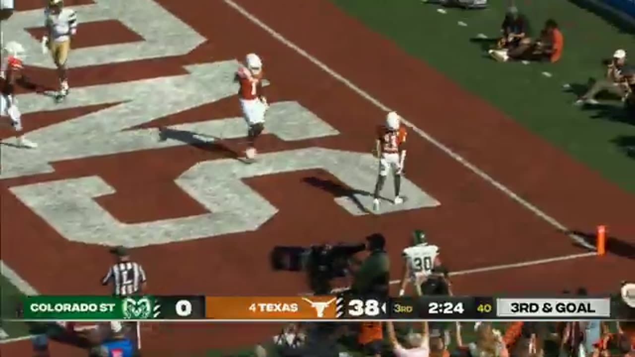 Arch Manning throws his FIRST TD pass of his career, Texas fans ERUPT 😤 | ESPN College Football