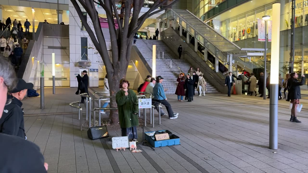 🔥Beautiful Girl Singer Lights Up Shinjuku Station! 🎶 #Shinjuku #TokyoWalk #Kabukicho