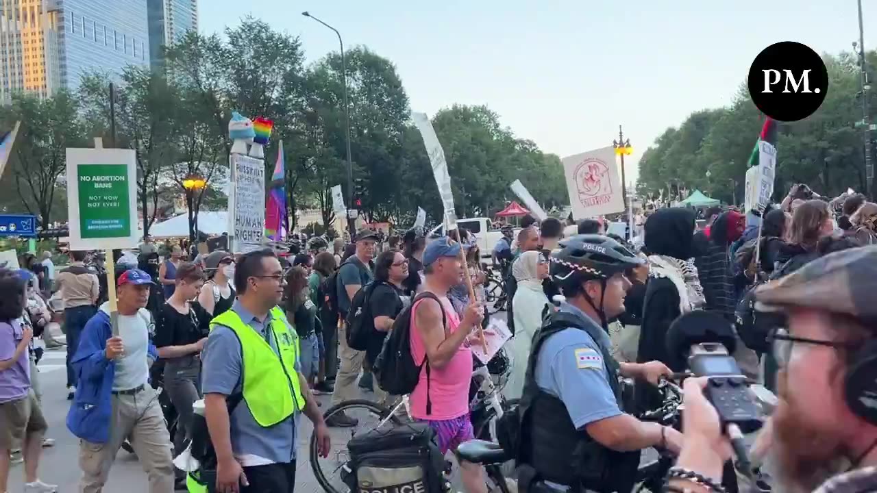 Pro-Palestine protesters in Chicago chant "Long live the intifada"