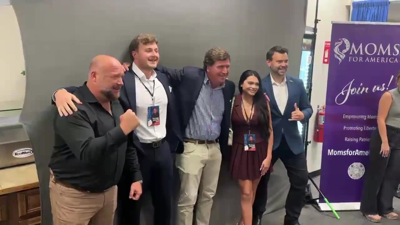 Crowd Goes Wild For Alex Jones At Tucker Carlson Live