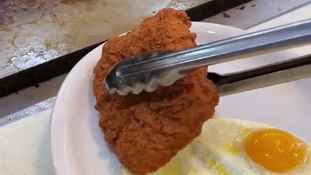 How to make fried chicken and eggs