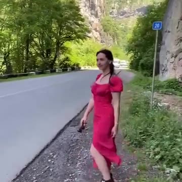 Men drivers should not divert their mind towards beautiful girls