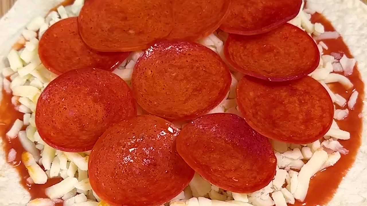 TORTILLA PEPPERONI PIZZA