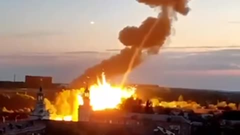 Ukraine War - Ukrainian air defense missile fails to intercept a Russian cruise missile