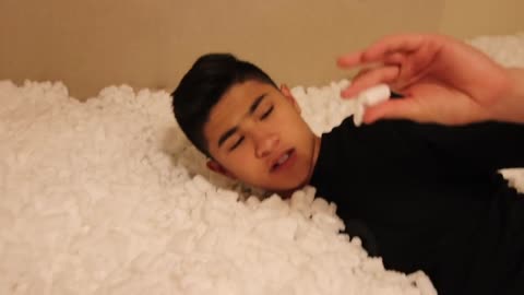 OVERNIGHT IN 1,000,000 PACKING PEANUTS ¦ 24 Hour Challenge