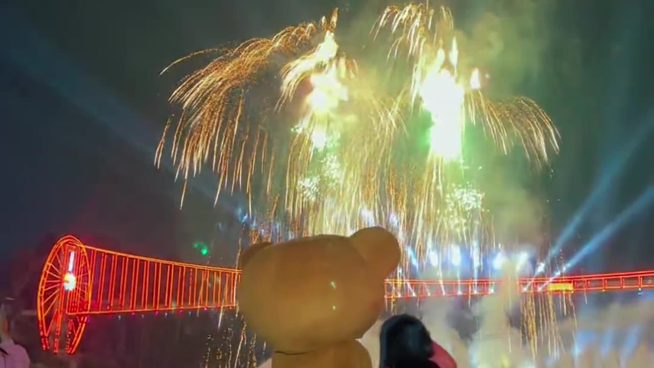 Brown bear watching fireworks with his lover episode 136