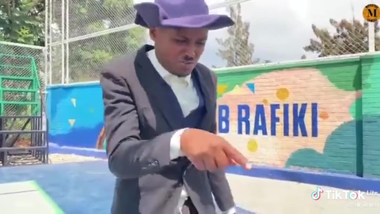 Laughly playing with comedy
