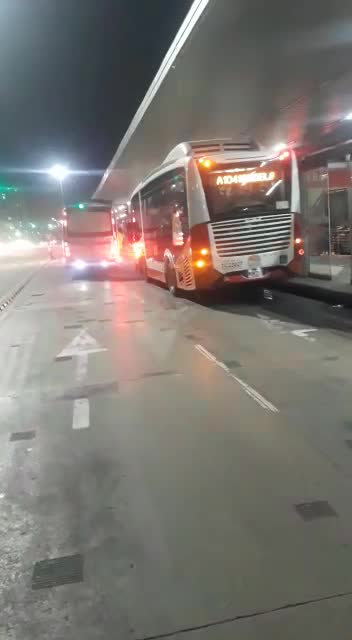 Bus de Bayunca invade carril de Transcaribe