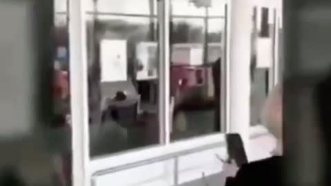 Passengers break out of quarantine! Do not be afraid to take a STAND!